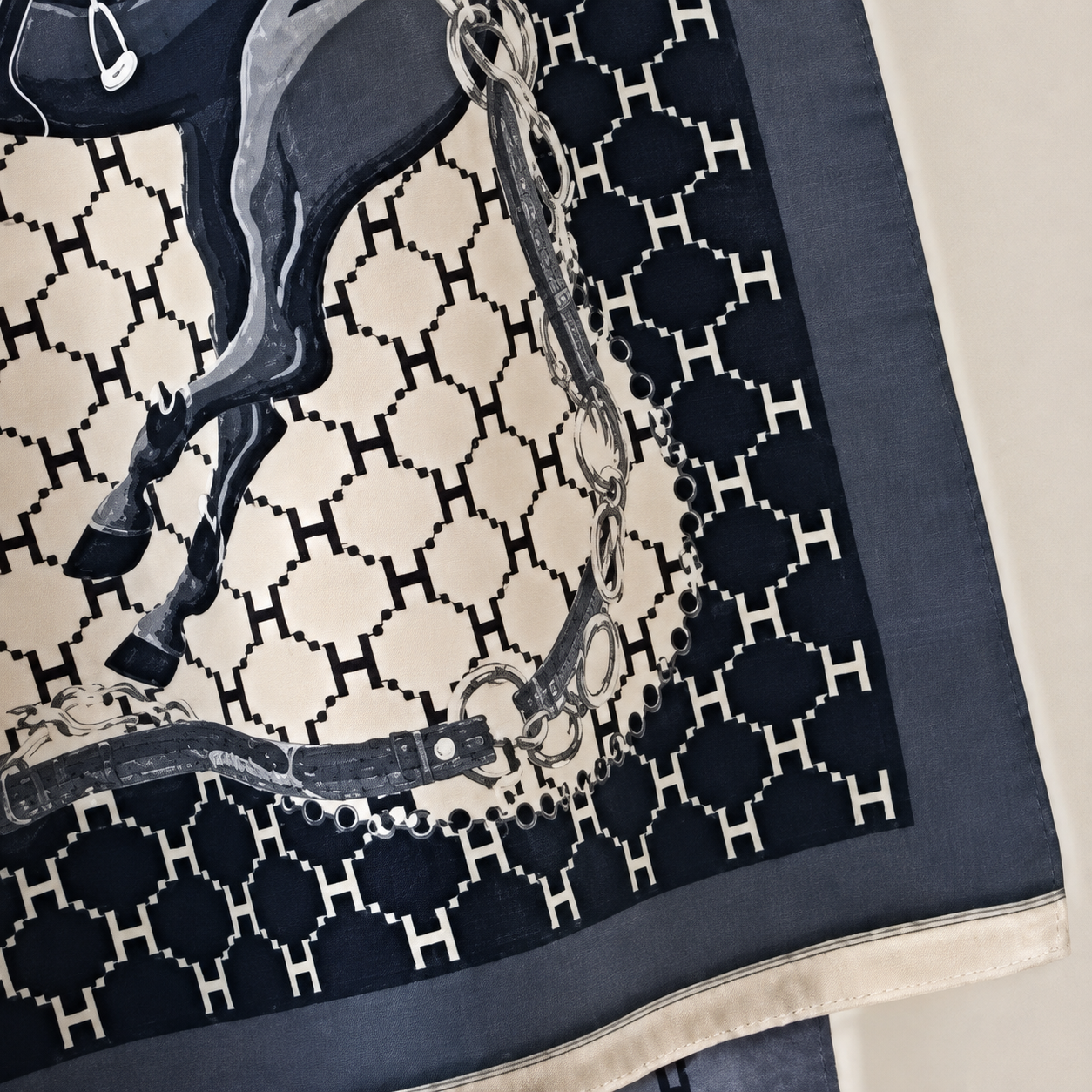 LAHORE Equestrian Pashmina Scarf | Horse Design Shawl 180 × 65 cm