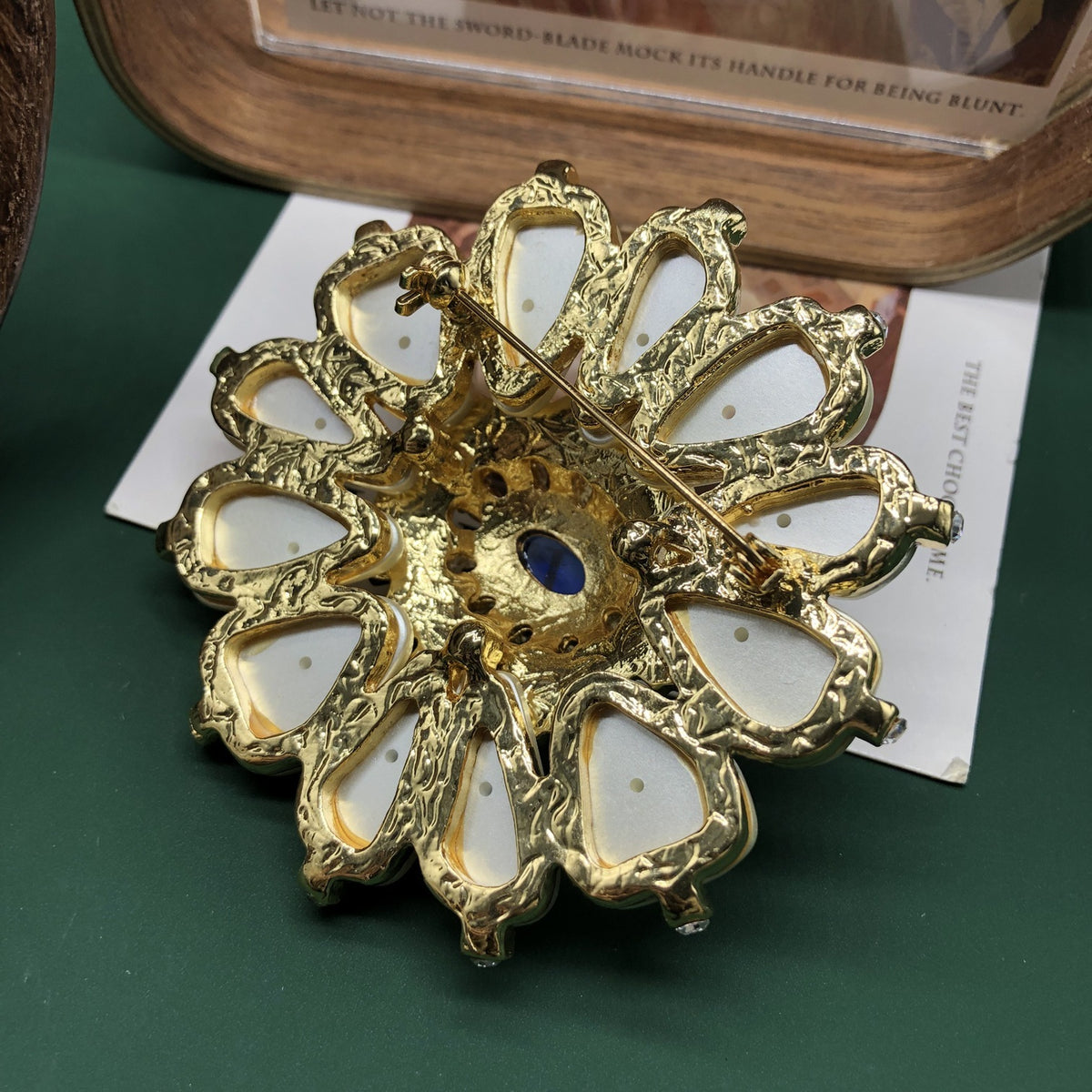 ISODORA Pearl Floral Brooch